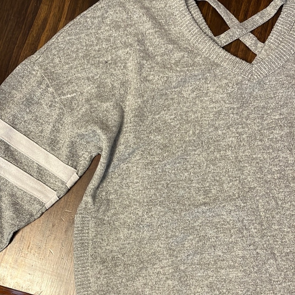 Love sleeve sweater